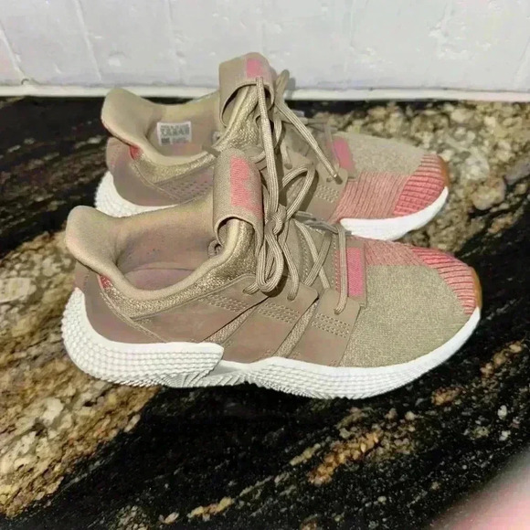 Adidas Sneakers Beige Pink Size US 4 Girls / 5.5 Women’s - Picture 8 of 14